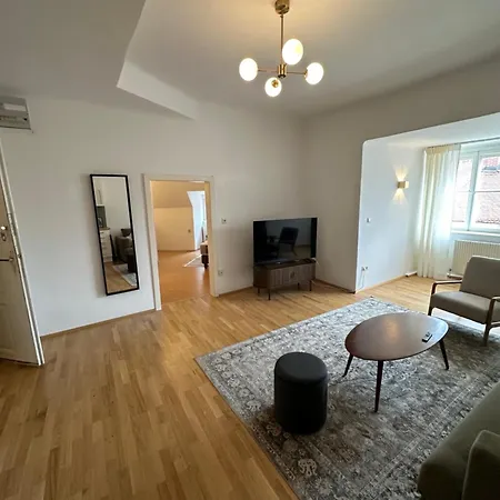 Apartment 1464 Historic Apartments, Old Town *
