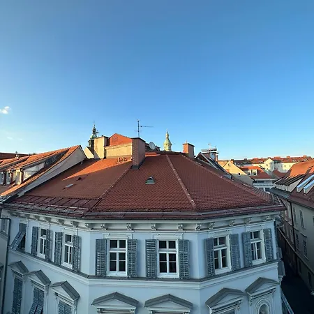 1464, Old Center